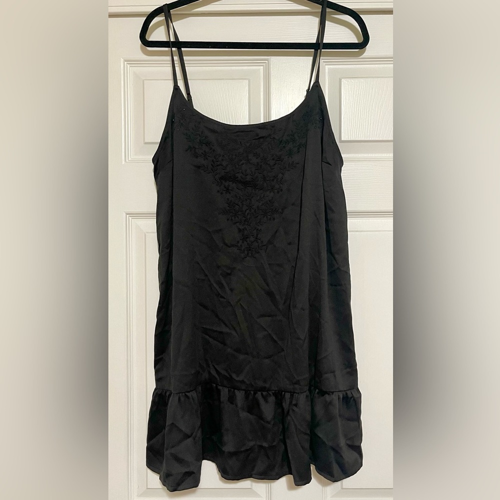 UO BLACK SLIP DRESS L